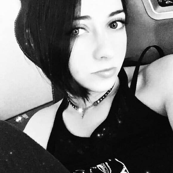 Meet your Posher, Amanda - Picture 1 of 1